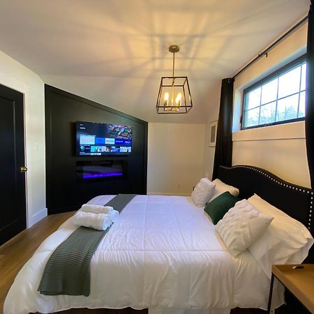 Stylish Downtown Kingsville Getaway With Putting Green, Firepit & Games المظهر الخارجي الصورة
