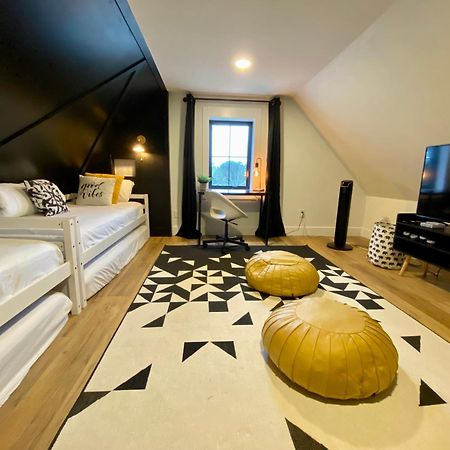 Stylish Downtown Kingsville Getaway With Putting Green, Firepit & Games المظهر الخارجي الصورة