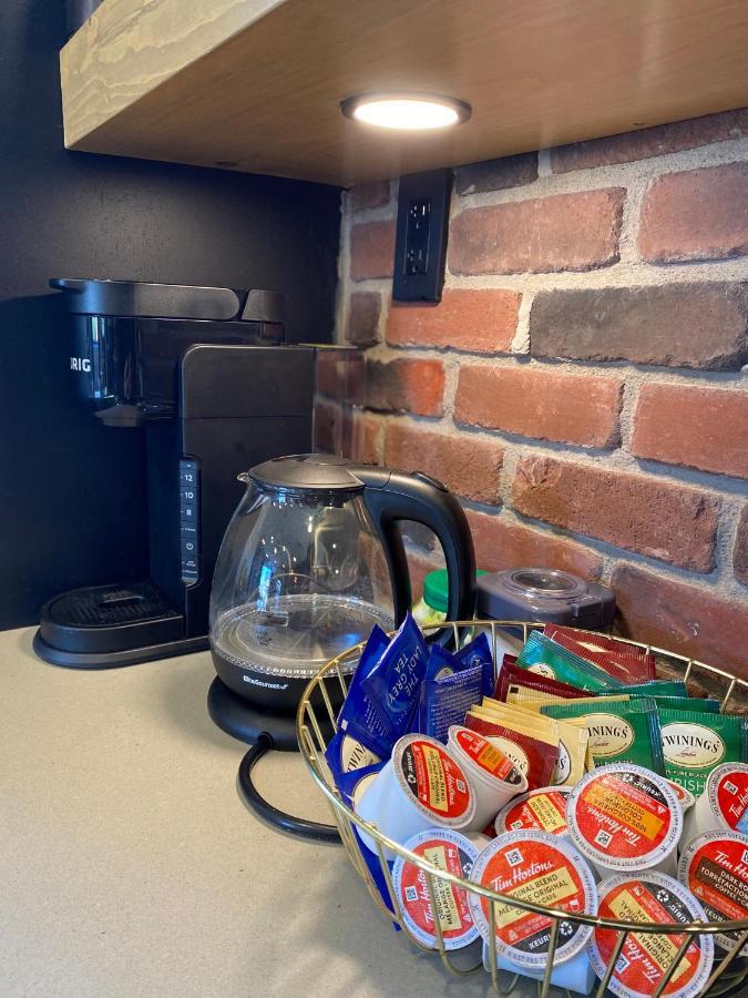 Stylish Downtown Kingsville Getaway With Putting Green, Firepit & Games المظهر الخارجي الصورة