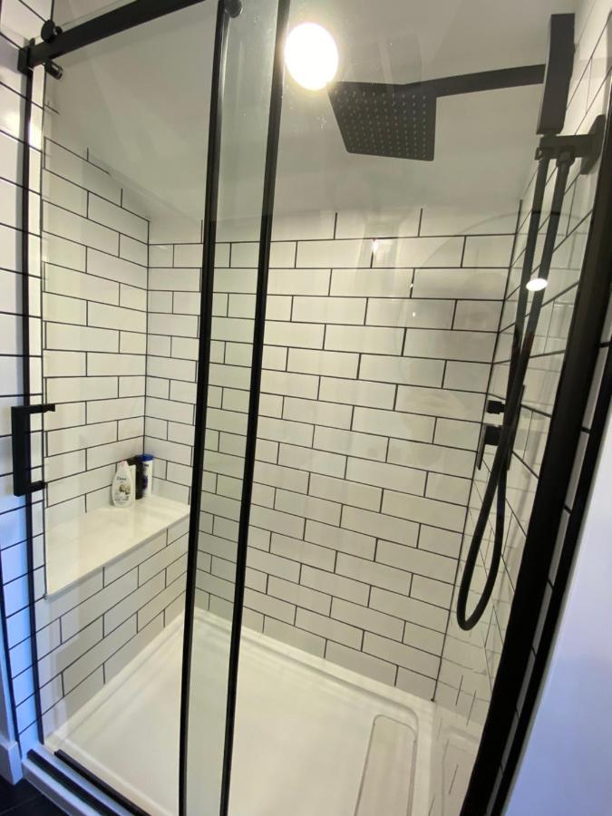 Stylish Downtown Kingsville Getaway With Putting Green, Firepit & Games المظهر الخارجي الصورة