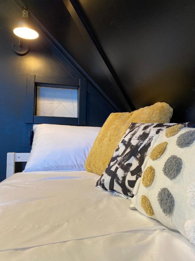 Stylish Downtown Kingsville Getaway With Putting Green, Firepit & Games المظهر الخارجي الصورة
