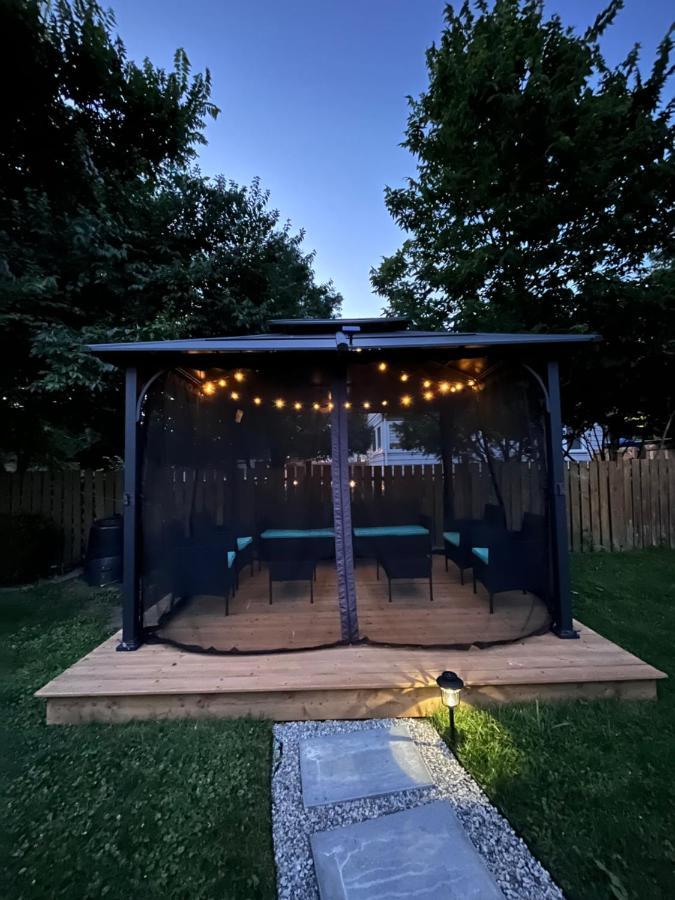 Stylish Downtown Kingsville Getaway With Putting Green, Firepit & Games المظهر الخارجي الصورة