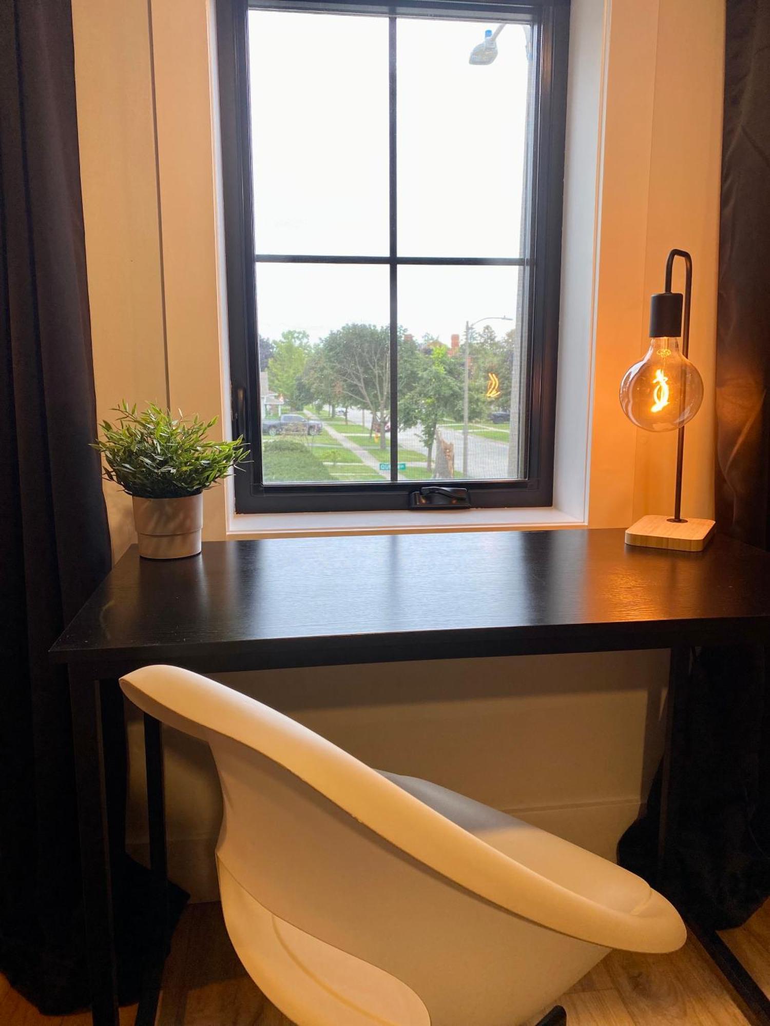 Stylish Downtown Kingsville Getaway With Putting Green, Firepit & Games المظهر الخارجي الصورة